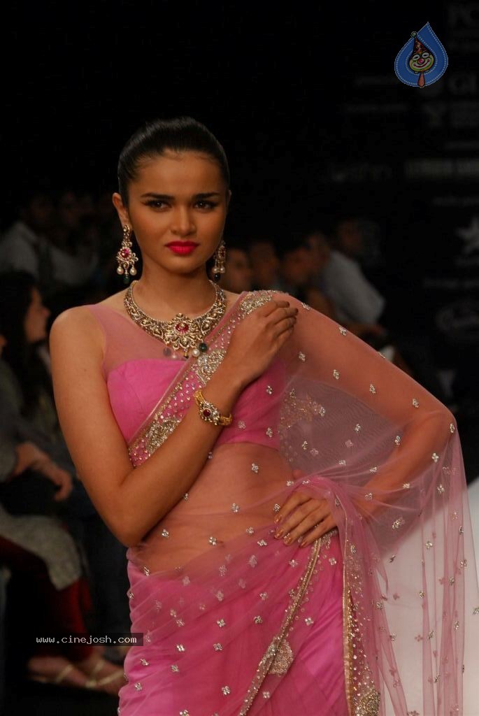 Hot Celebs at IIJW 2012 Show - 22 / 238 photos