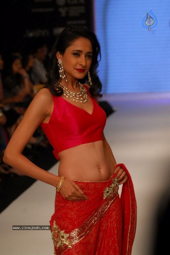 Hot Celebs at IIJW 2012 Show - 69 / 238 photos