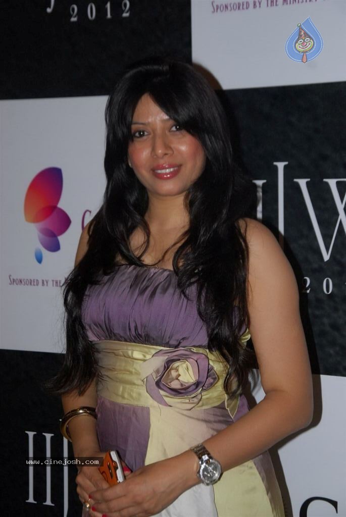 Hot Celebs at IIJW 2012 Show - 197 / 238 photos