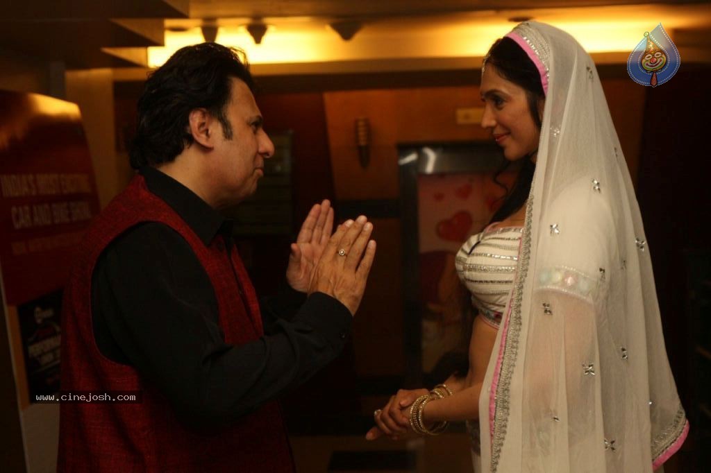 Hot Celebs at Janleva 555 Premiere - 27 / 44 photos