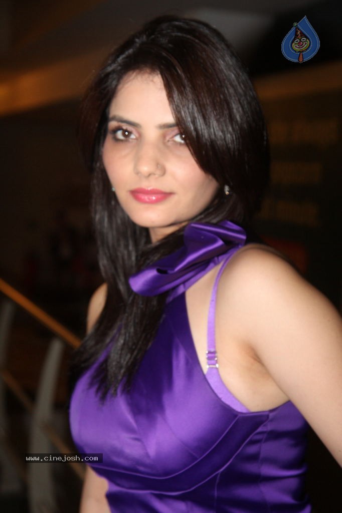 Hot Celebs at Janleva 555 Premiere - 36 / 44 photos