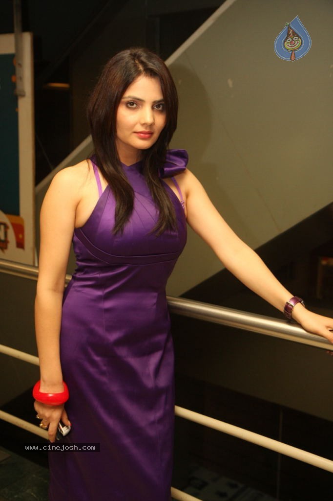 Hot Celebs at Janleva 555 Premiere - 42 / 44 photos