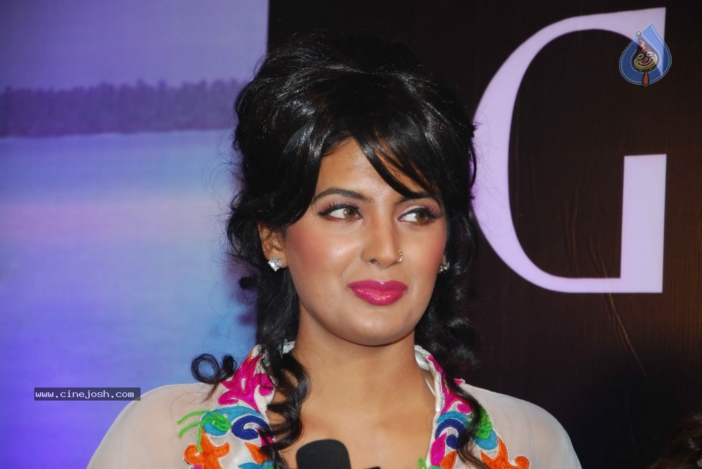 Hot Fashion Show at Gitanjali Boat Show - 48 / 101 photos