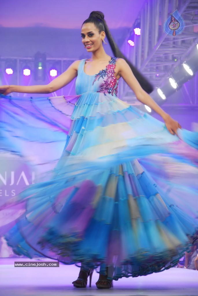 Hot Fashion Show at Gitanjali Boat Show - 49 / 101 photos
