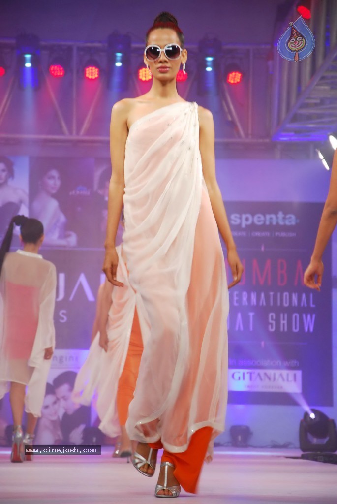 Hot Fashion Show at Gitanjali Boat Show - 56 / 101 photos
