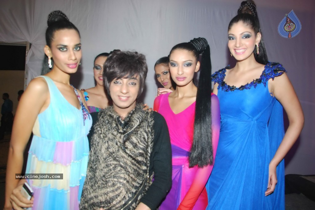Hot Fashion Show at Gitanjali Boat Show - 84 / 101 photos