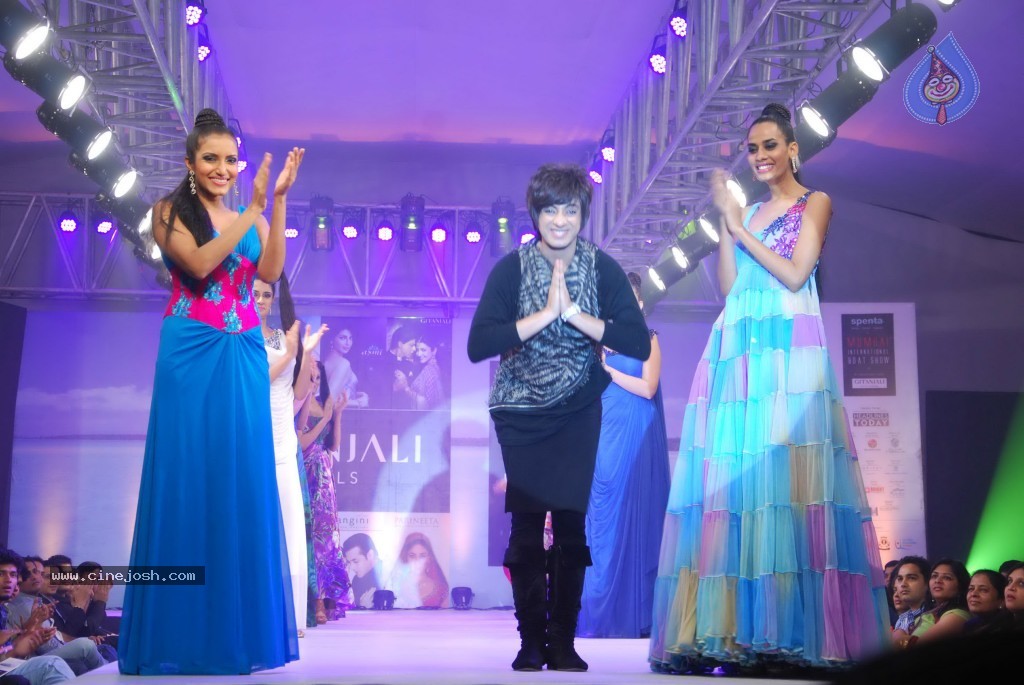 Hot Fashion Show at Gitanjali Boat Show - 90 / 101 photos