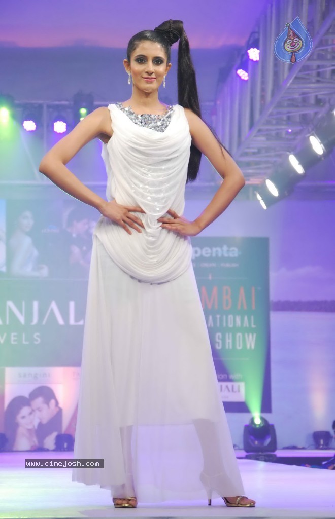 Hot Fashion Show at Gitanjali Boat Show - 91 / 101 photos