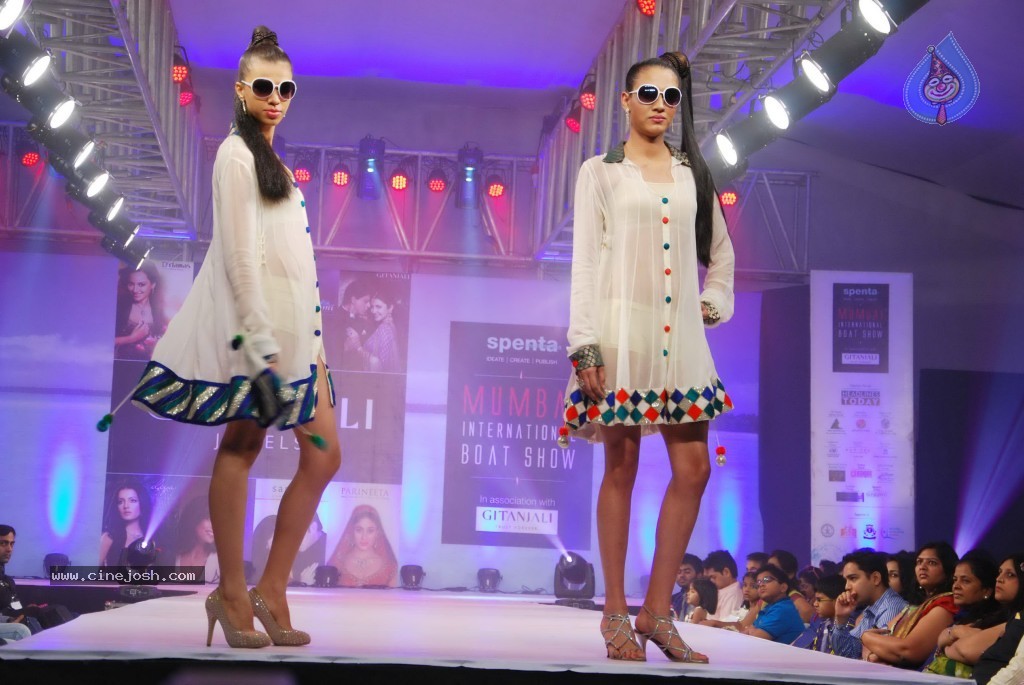 Hot Fashion Show at Gitanjali Boat Show - 94 / 101 photos