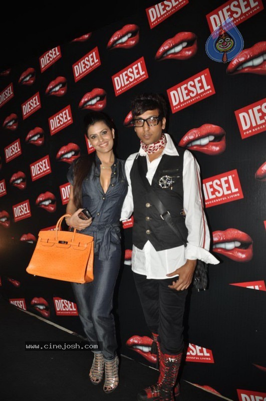 Sania, Shoaib n Hot Bolly Celebs at Diesel Store Launch - 3 / 48 photos