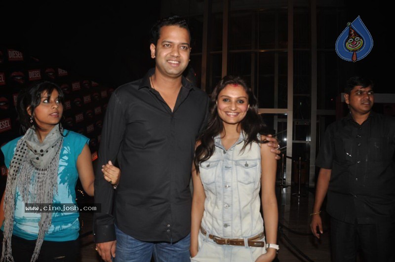 Sania, Shoaib n Hot Bolly Celebs at Diesel Store Launch - 26 / 48 photos