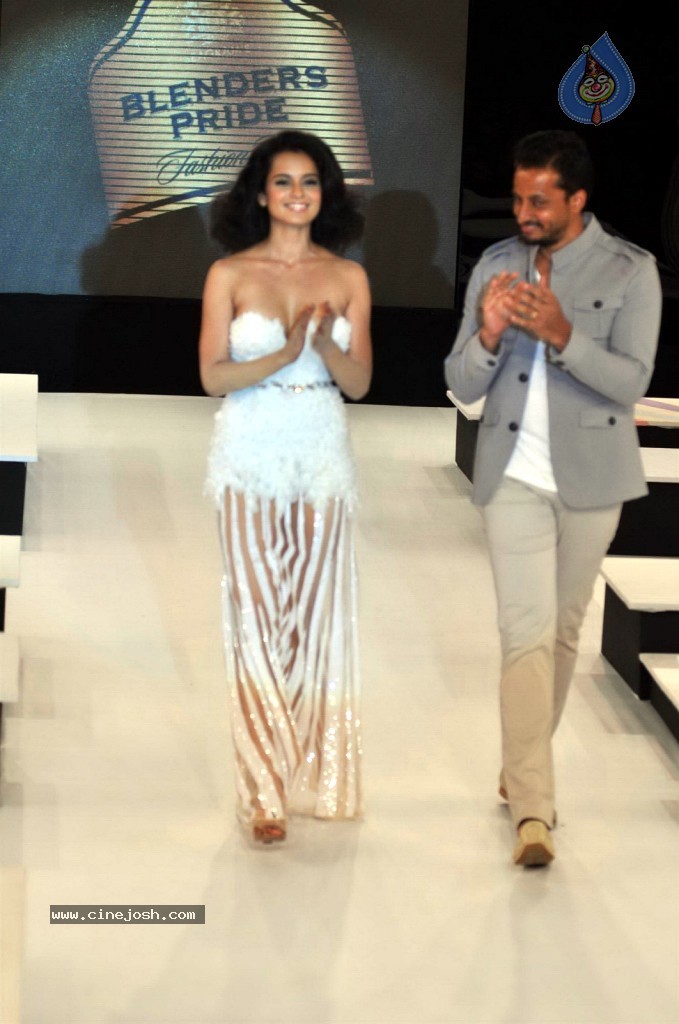 Hot Kangana Ranaut at BPFT 2012 - 1 / 38 photos