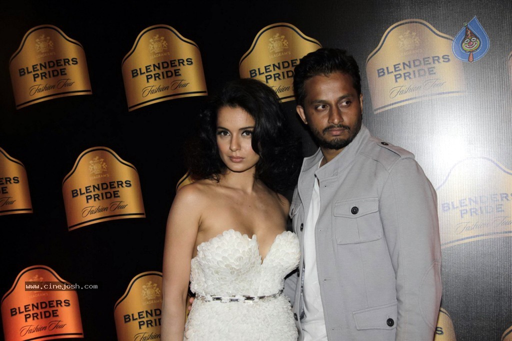 Hot Kangana Ranaut at BPFT 2012 - 22 / 38 photos