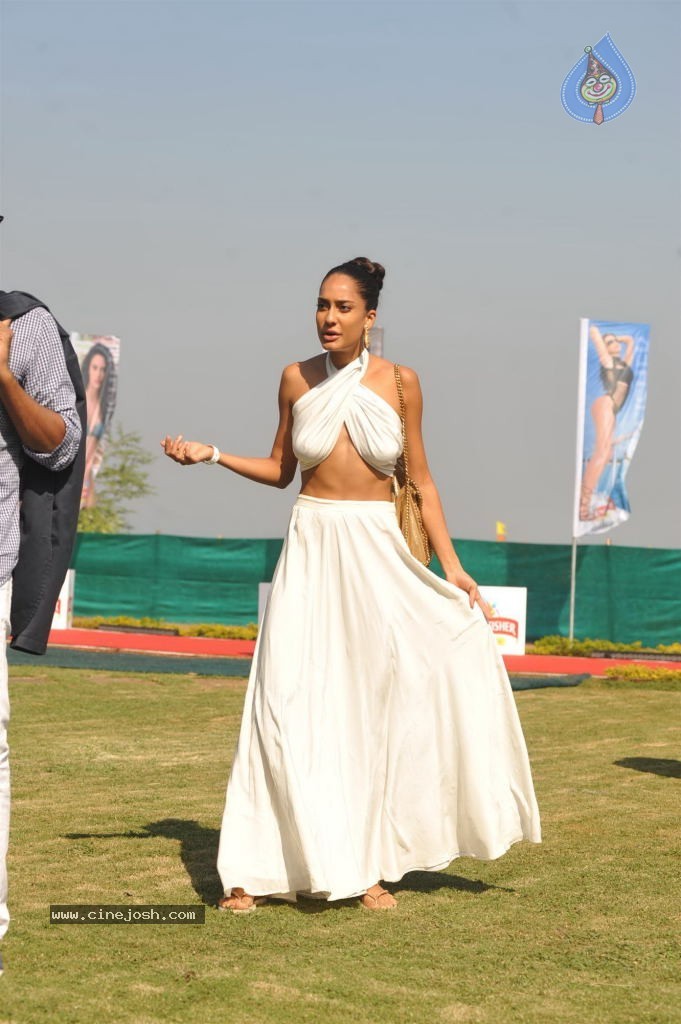 Hot Models at Kingfisher Calendar 2014 Launch - 77 / 123 photos