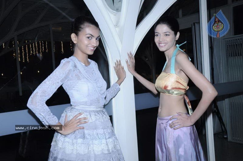 Hot Models at Wendell Rodericks Show - 43 / 57 photos