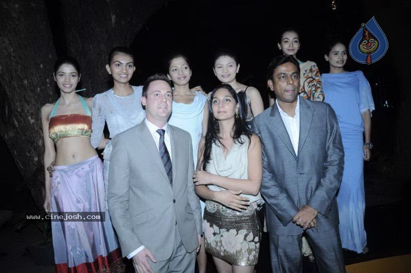 Hot Models at Wendell Rodericks Show - 56 / 57 photos