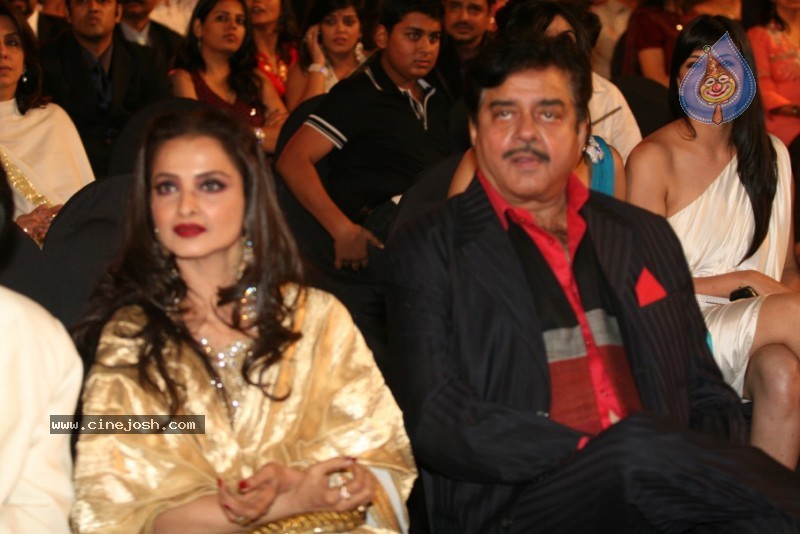 Hottest Bollywood Stars At Sony Max Stardust Awards - 49 / 99 photos