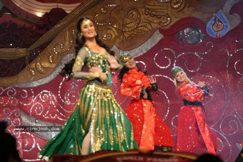 Hottest Bollywood Stars At Sony Max Stardust Awards - 50 / 99 photos