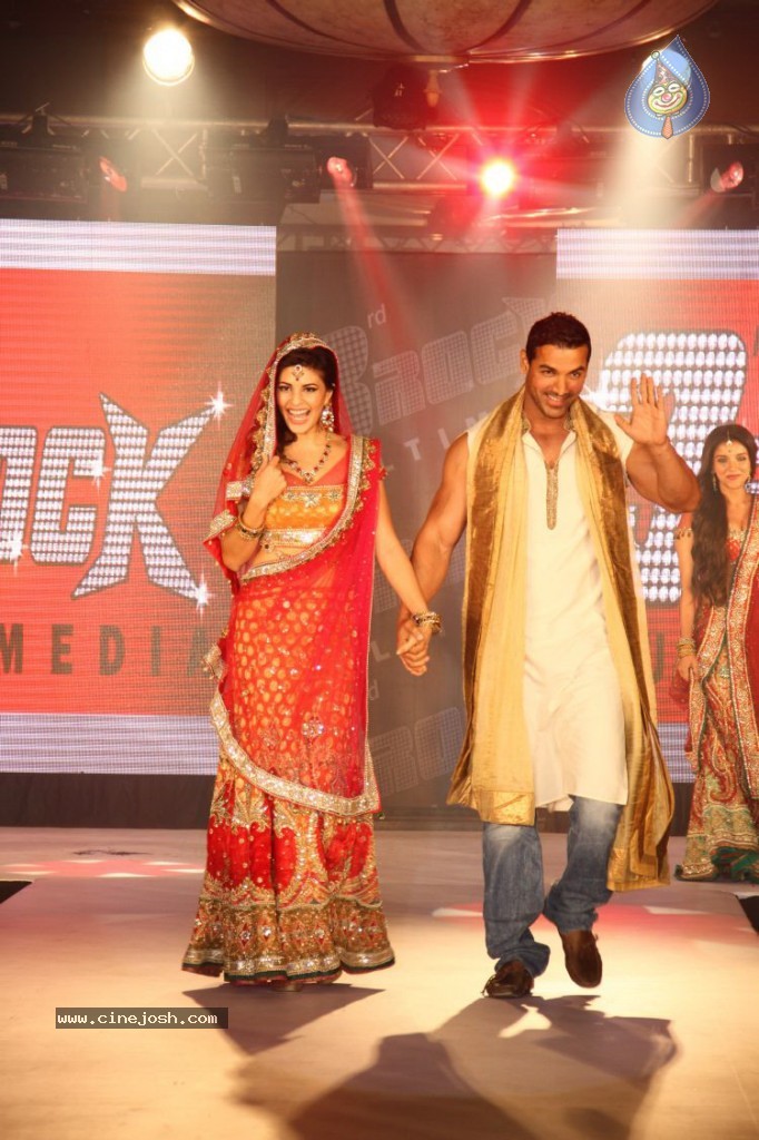 Housefull 2 Stars Rock the Ramp  - 9 / 31 photos
