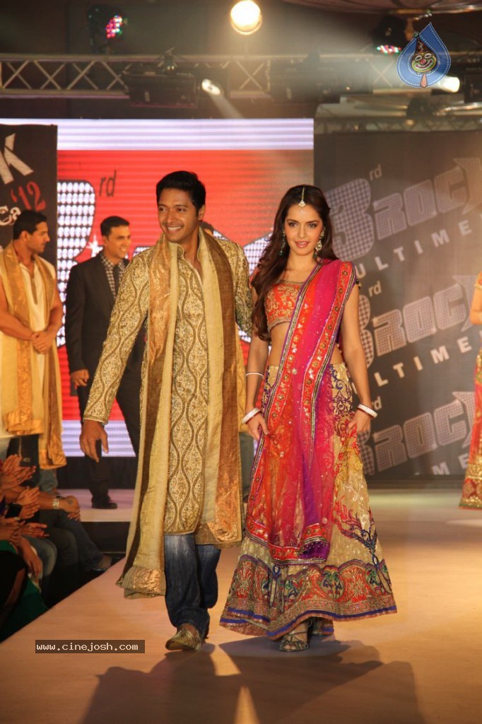 Housefull 2 Stars Rock the Ramp  - 12 / 31 photos