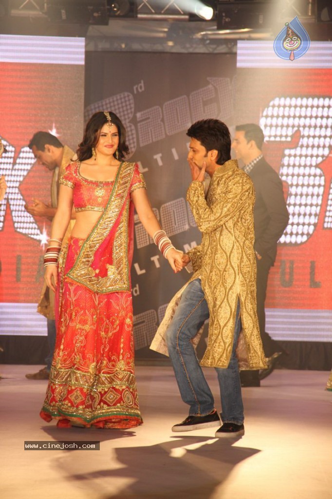 Housefull 2 Stars Rock the Ramp  - 13 / 31 photos