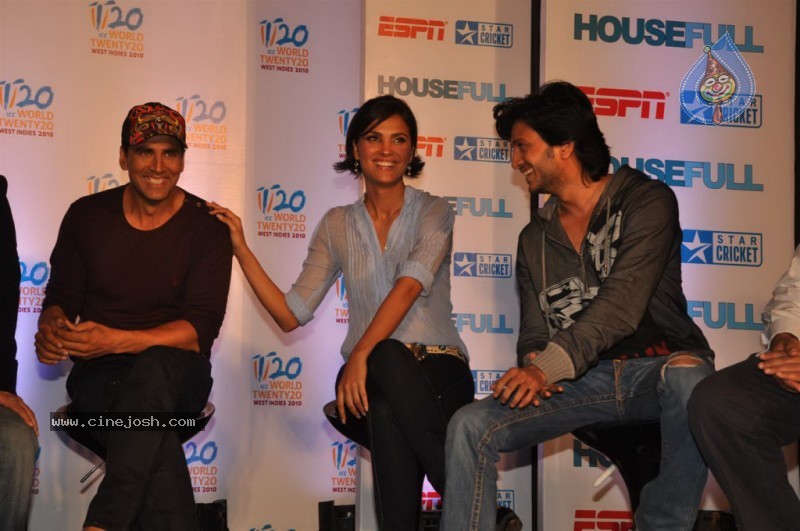 Housefull Movie Starcast at ICC T20 World Cup Event - 6 / 42 photos