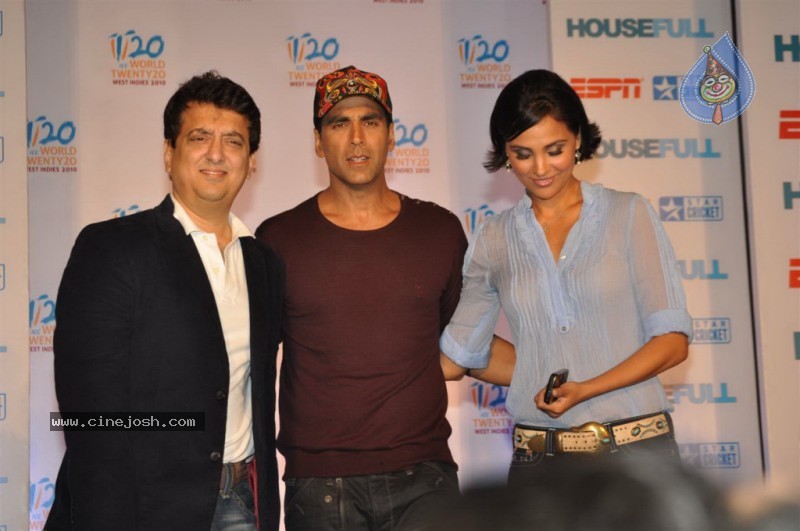 Housefull Movie Starcast at ICC T20 World Cup Event - 9 / 42 photos