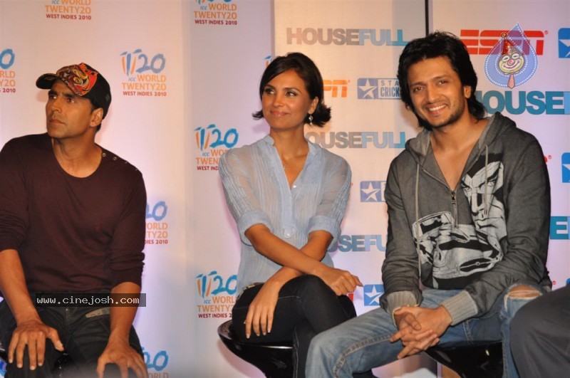 Housefull Movie Starcast at ICC T20 World Cup Event - 19 / 42 photos