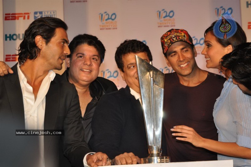 Housefull Movie Starcast at ICC T20 World Cup Event - 21 / 42 photos