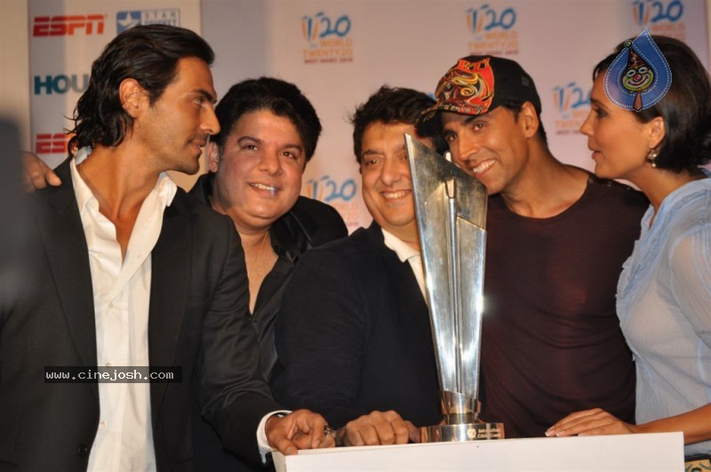 Housefull Movie Starcast at ICC T20 World Cup Event - 31 / 42 photos