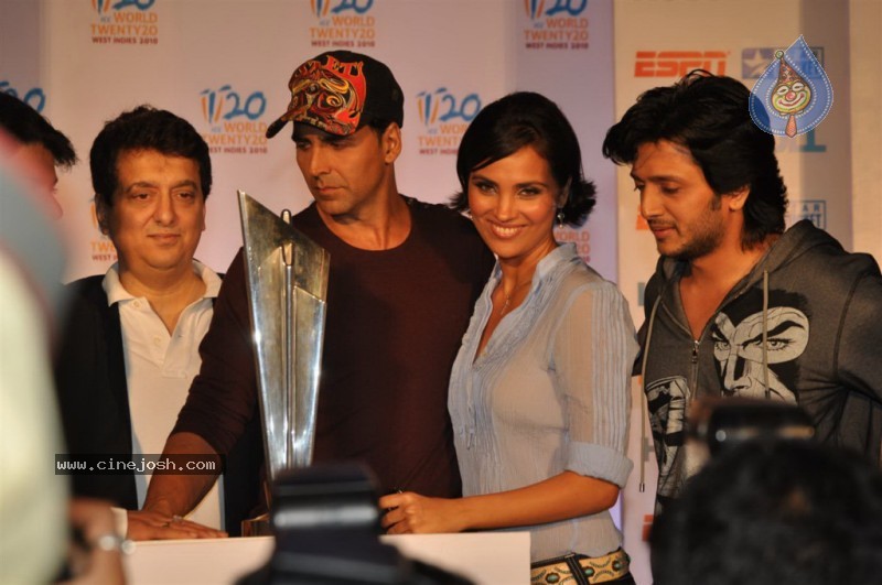 Housefull Movie Starcast at ICC T20 World Cup Event - 34 / 42 photos