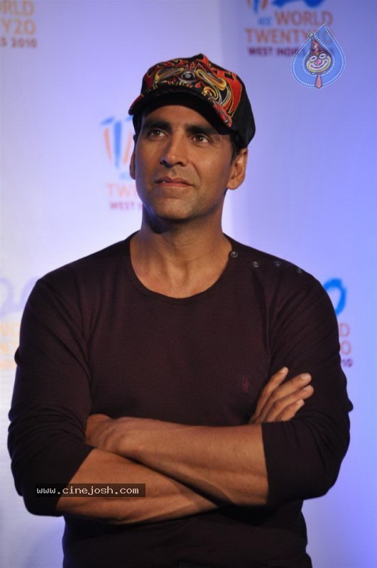 Housefull Movie Starcast at ICC T20 World Cup Event - 38 / 42 photos