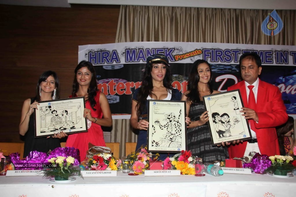 Hrishitaa Bhatt grace Diamond Day Celebrations - 2 / 59 photos