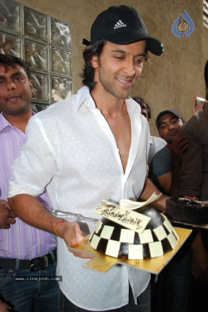 Hrithik Roshan Bday Event - 16 / 27 photos