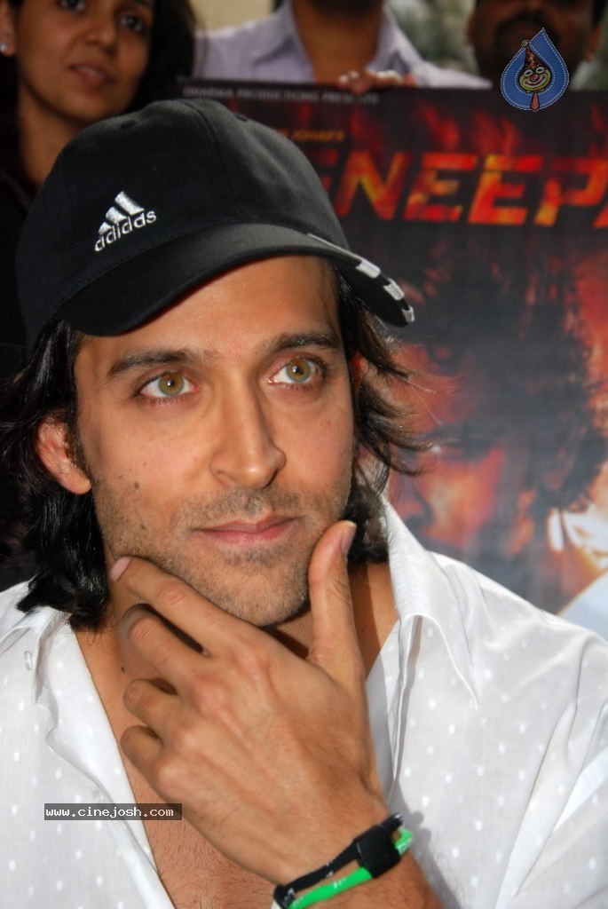 Hrithik Roshan Bday Event - 17 / 27 photos