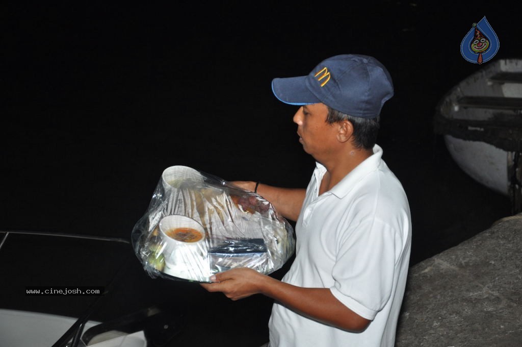 Hrithik Roshan Birthday Party - 2 / 75 photos