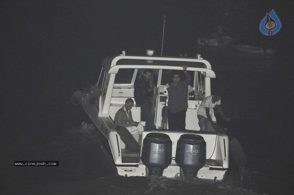 Hrithik Roshan Birthday Party - 5 / 75 photos