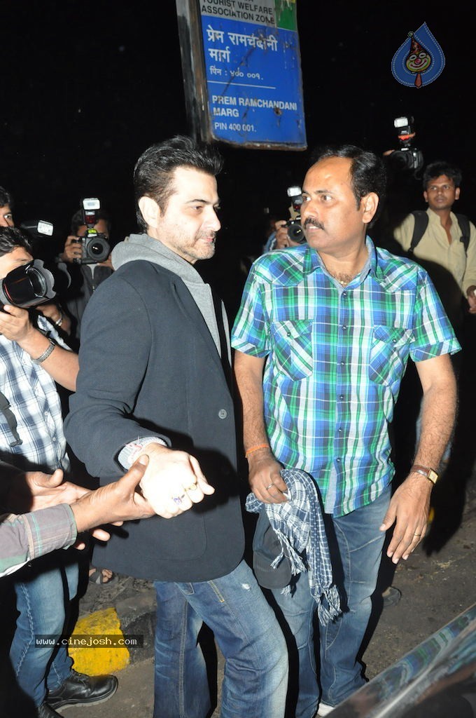 Hrithik Roshan Birthday Party - 14 / 75 photos