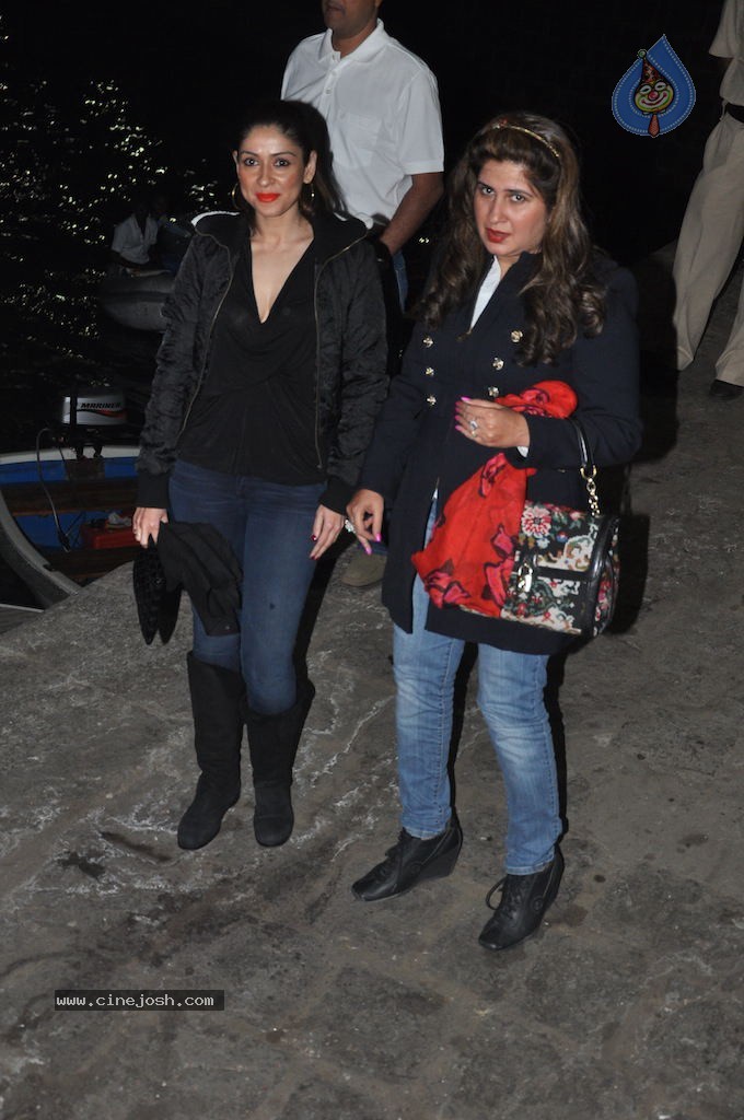 Hrithik Roshan Birthday Party - 25 / 75 photos