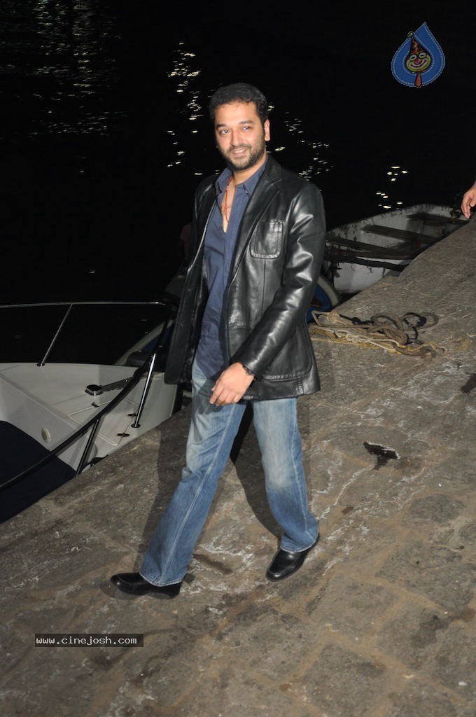 Hrithik Roshan Birthday Party - 29 / 75 photos
