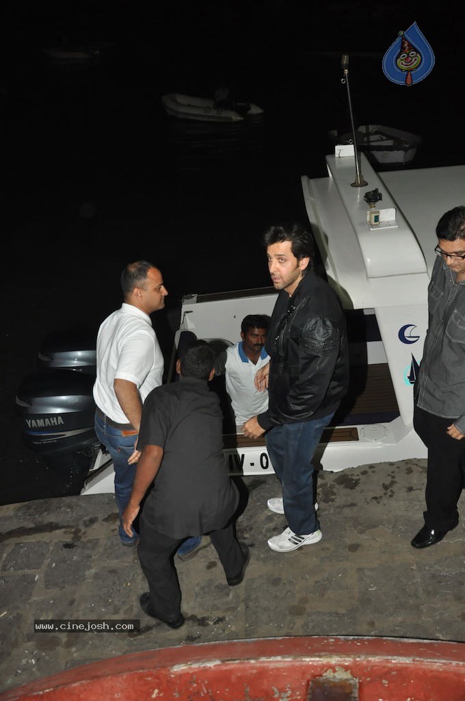 Hrithik Roshan Birthday Party - 54 / 75 photos