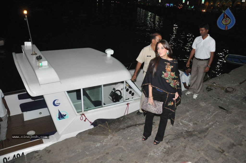 Hrithik Roshan Birthday Party - 60 / 75 photos