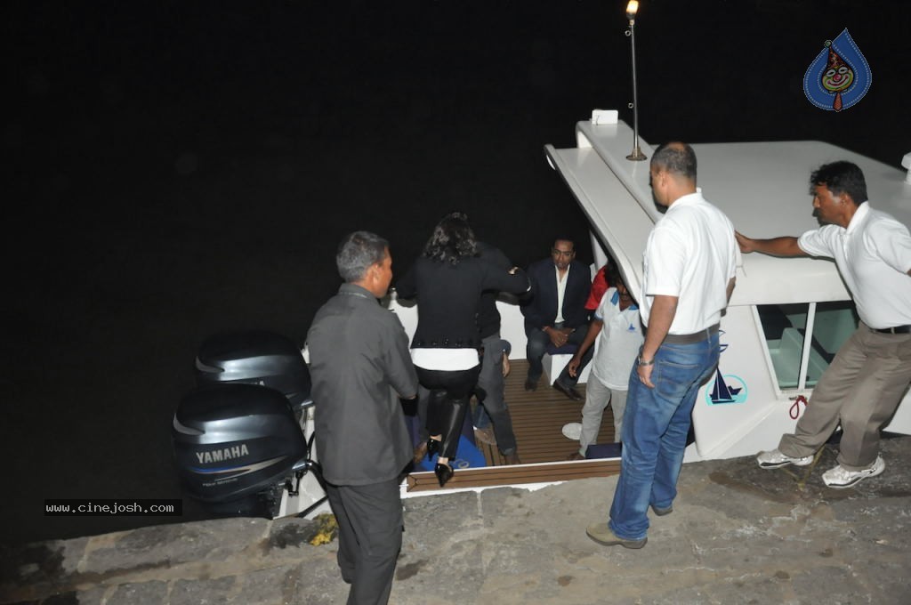 Hrithik Roshan Birthday Party - 63 / 75 photos