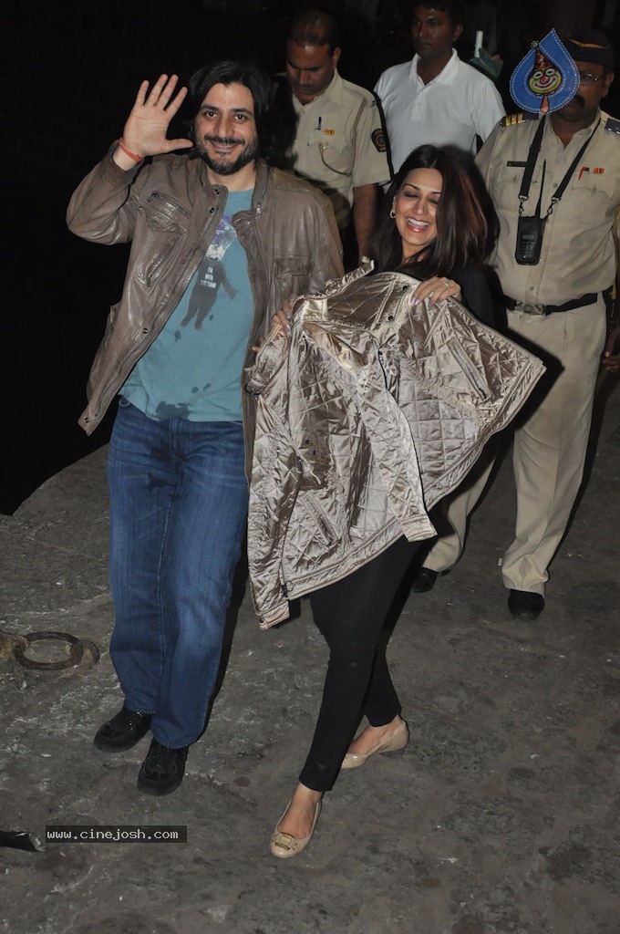 Hrithik Roshan Birthday Party - 66 / 75 photos