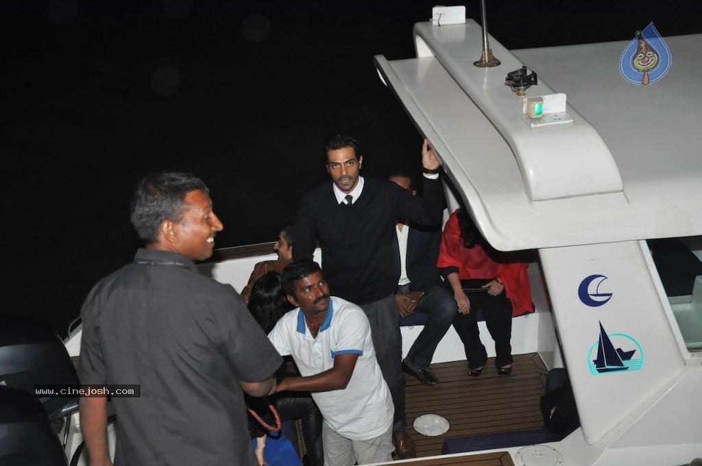 Hrithik Roshan Birthday Party - 70 / 75 photos