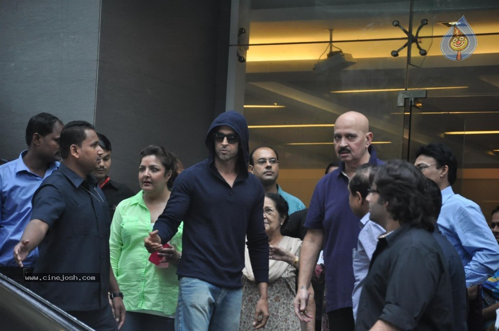Hrithik Roshan Discharged Photos - 9 / 37 photos