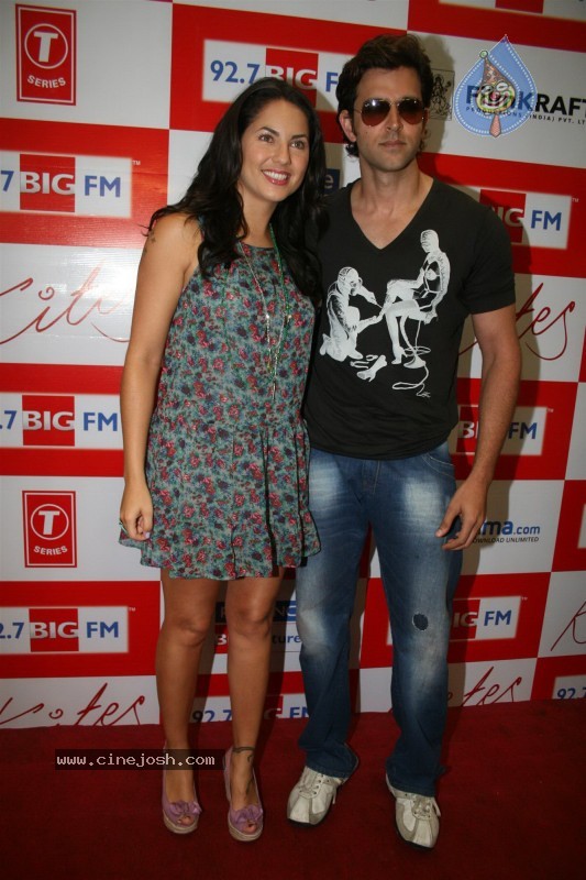 Hrithik Roshan n Barbara Mori at 92.7 BIG FM Studio - 2 / 23 photos