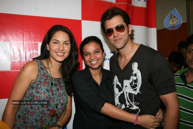 Hrithik Roshan n Barbara Mori at 92.7 BIG FM Studio - 15 / 23 photos