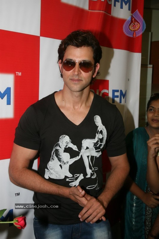 Hrithik Roshan n Barbara Mori at 92.7 BIG FM Studio - 20 / 23 photos