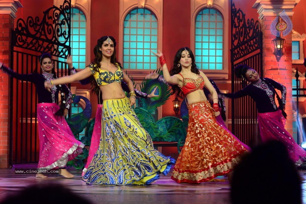 Humshakals Stars at Hasee House  - 25 / 35 photos